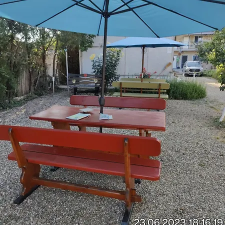 Tourist Paradis コスティネシュティ