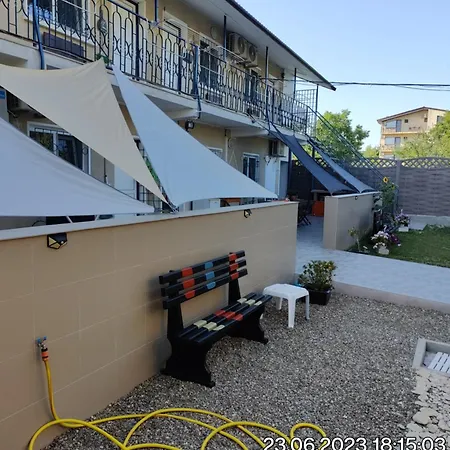 Tourist Paradis ゲストハウス 3*